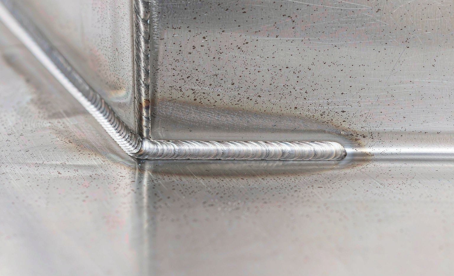 Laser Welding vs TIG/MIG: Speed, Heat Input and Distortion Macro of a clean fiber laser weld bead on stainless steel