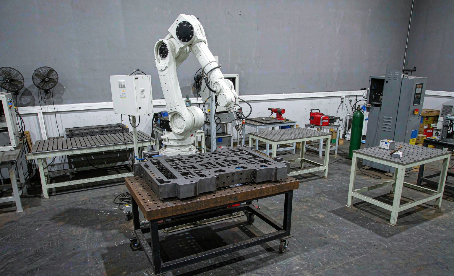 Robotic laser welding cell with a six-axis robot and fiber laser head