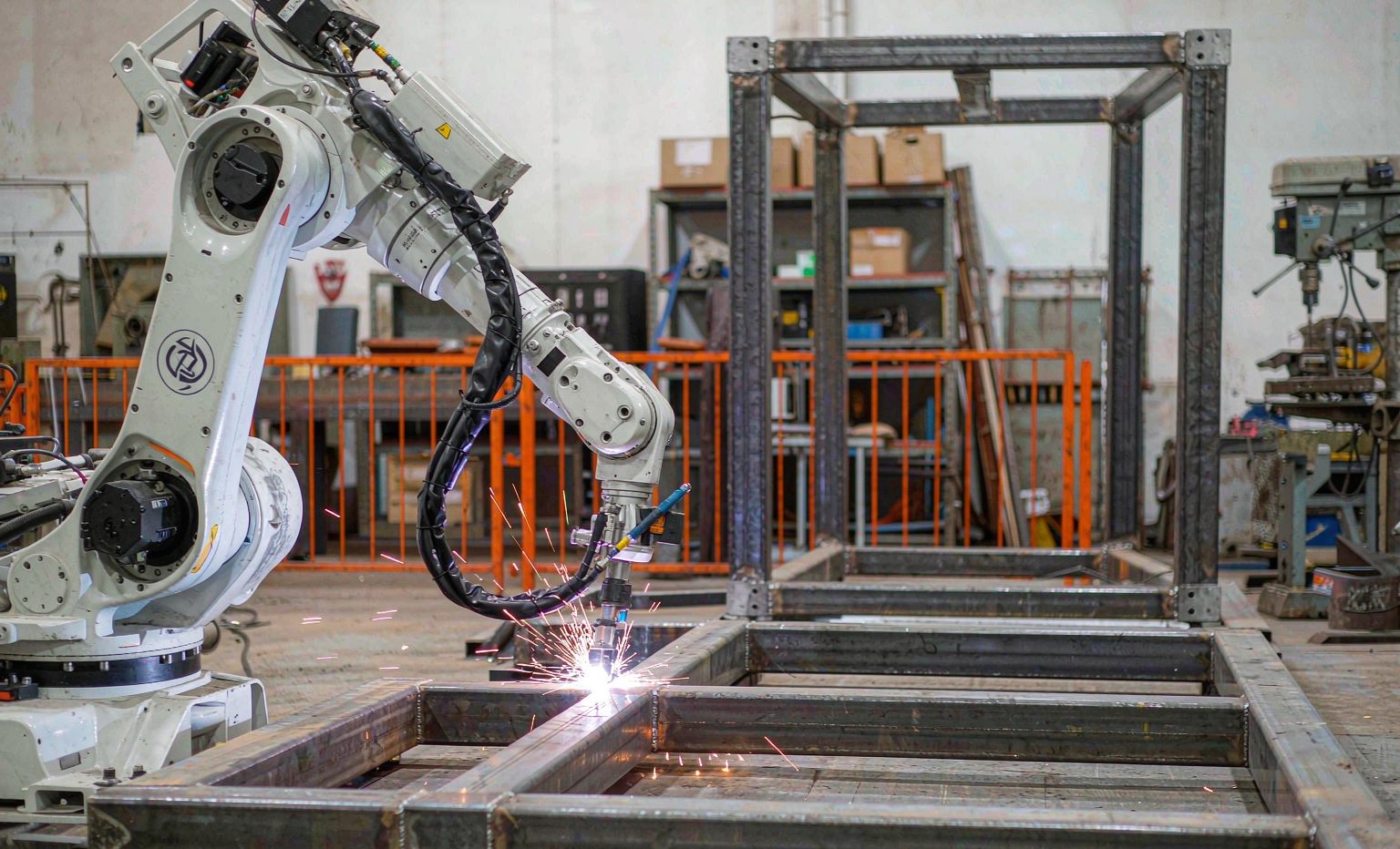 Handheld vs Robotic Laser Welding: How to Choose the Right Entry Point for Your Shop - TrueSyn Laser | Industrial Welding & Cutting Machine Manufacturer