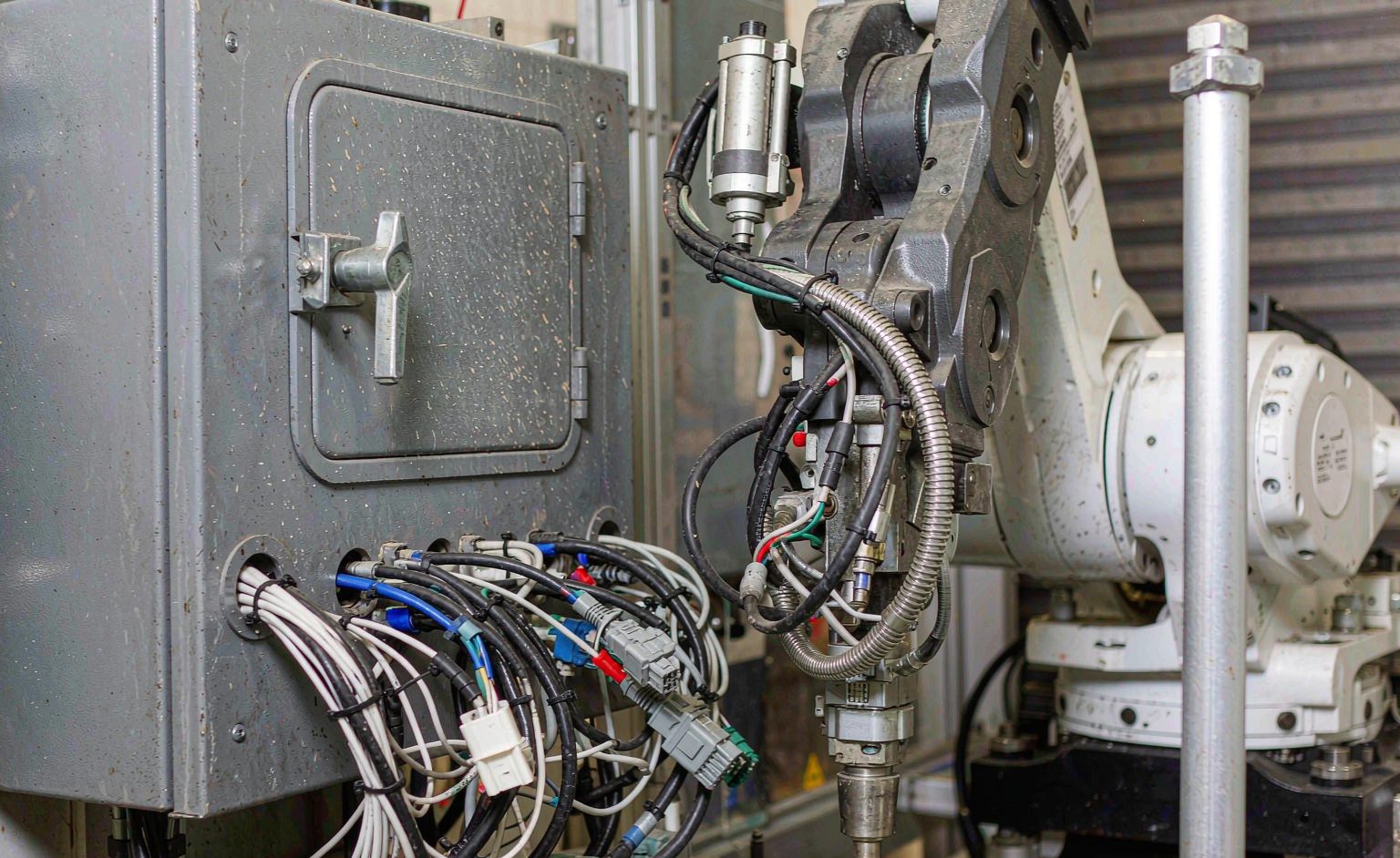 야스카와 용접 로봇 vs FANUC: 레이저 용접 셀 통합 노트 Yaskawa Welding Robots vs FANUC: Integration Notes for Laser Welding Cells - TrueSyn Laser | Industrial Welding & Cutting Machine Manufacturer