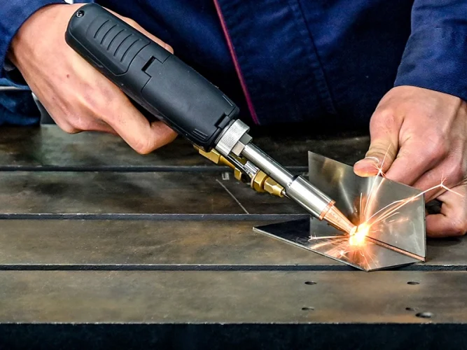 The welding head performs laser welding.